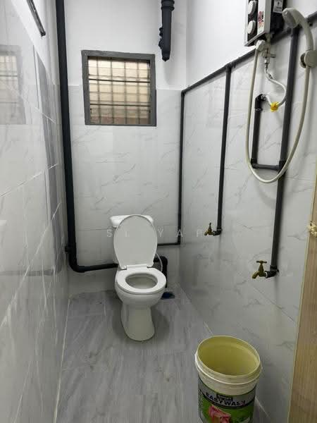 Flat for Sale at Hock Lock Mansion - SL Yap - Bathroom - PropertyGuru.com.my