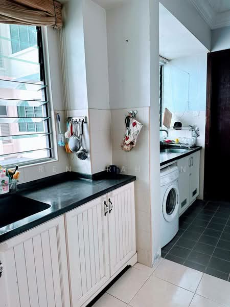 Kondominium untuk Dijual di Riana Green East - Rena Rahman - Kitchen - PropertyGuru.com.my