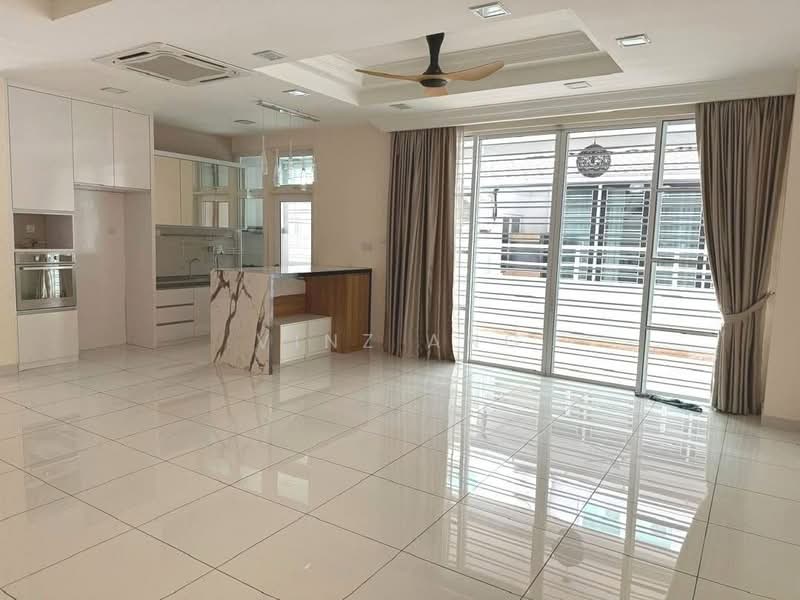 Rumah Teres 2 Tingkat untuk Disewa di Taman Mount Austin (Tebrau) - Vinz Ang - Kitchen - PropertyGuru.com.my