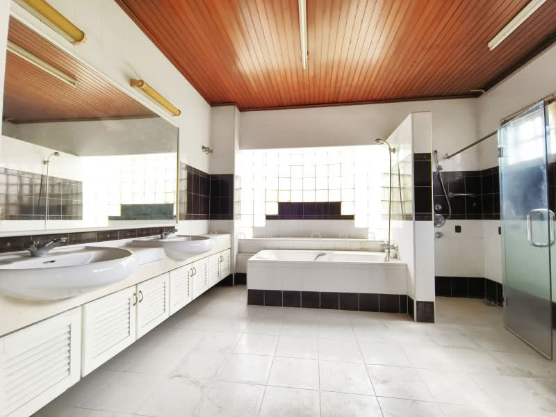 Rumah Banglo untuk Dijual di Bukit Damansara (Damansara Heights) - Dixon Ong - Bathroom - PropertyGuru.com.my