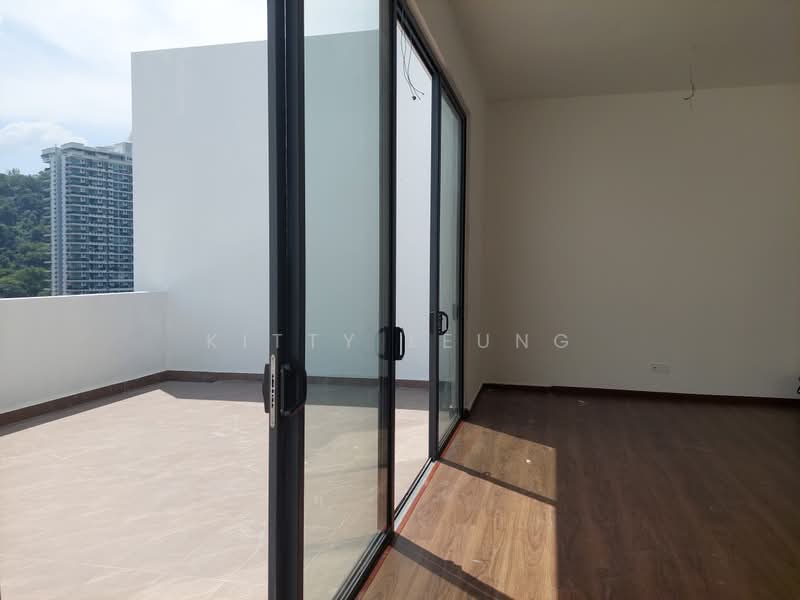 3.5-storey Terraced House for Sale in Damansara Perdana (Selangor) - Kitty Leung - Balcony - PropertyGuru.com.my