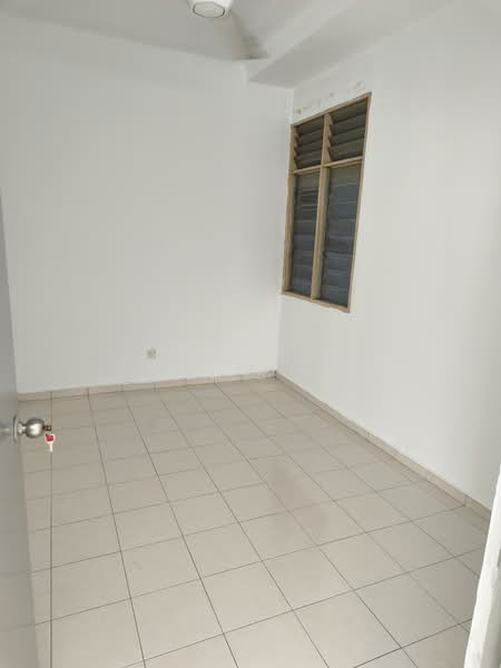 Apartment for Rent at Pangsapuri Lagoon Perdana - Eadie Paw - Interior - PropertyGuru.com.my