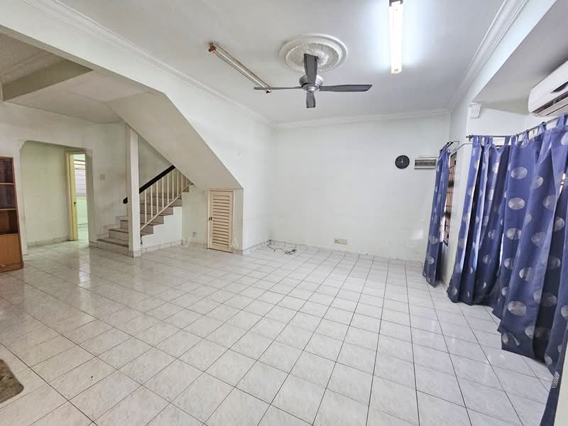 Rumah Teres 2-Tingkat untuk Dijual di Taman Putra Prima (Puchong) - Vivian Liong - Living Room - PropertyGuru.com.my