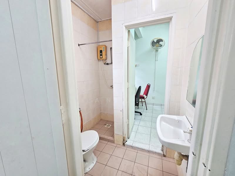Rumah Teres 2-Tingkat untuk Dijual di Taman Putra Prima (Puchong) - Vivian Liong - Bathroom - PropertyGuru.com.my
