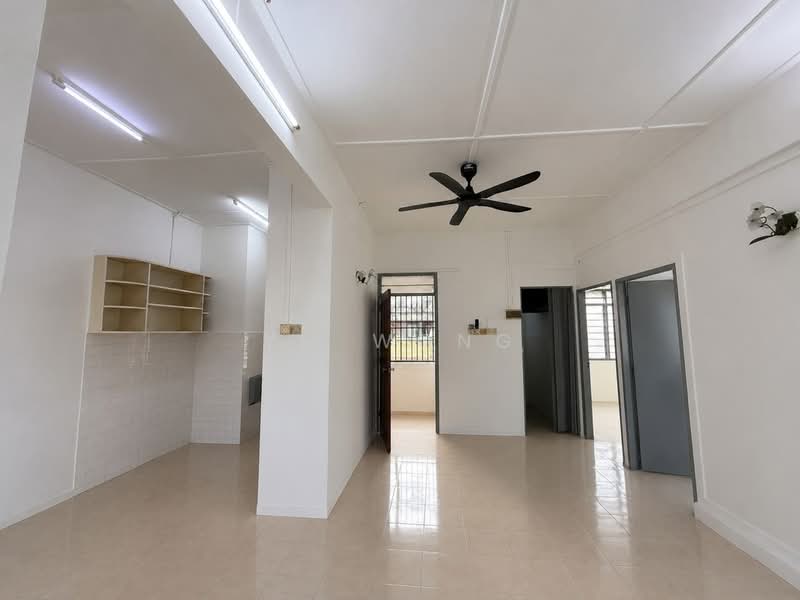 Rumah Flat untuk Disewa di Taman Perling - Ym Wong - Living Room - PropertyGuru.com.my
