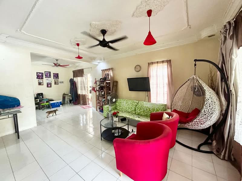 Rumah Teres 2 Tingkat untuk Dijual di Bandar Bukit Mahkota (Bangi) - Ammeer Nadzrai - Living Room - PropertyGuru.com.my