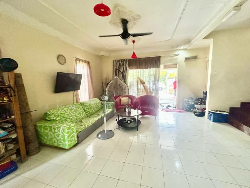 Rumah Teres 2 Tingkat untuk Dijual di Bandar Bukit Mahkota (Bangi) - Ammeer Nadzrai - Living Room - PropertyGuru.com.my