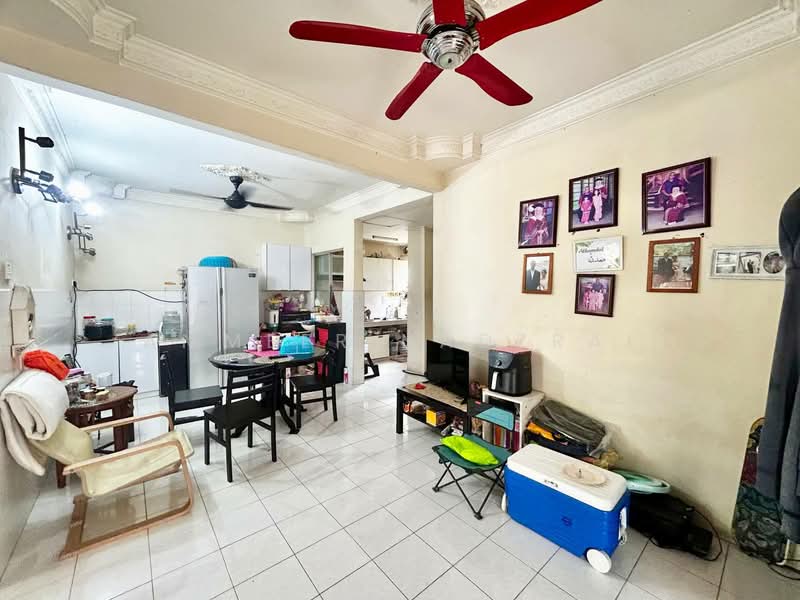 Rumah Teres 2 Tingkat untuk Dijual di Bandar Bukit Mahkota (Bangi) - Ammeer Nadzrai - Living Room - PropertyGuru.com.my