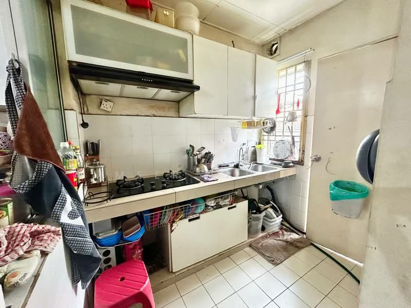 Rumah Teres 2 Tingkat untuk Dijual di Bandar Bukit Mahkota (Bangi) - Ammeer Nadzrai - Kitchen - PropertyGuru.com.my