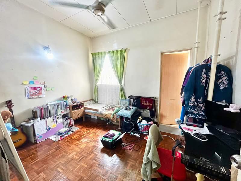 Rumah Teres 2 Tingkat untuk Dijual di Bandar Bukit Mahkota (Bangi) - Ammeer Nadzrai - Bedroom - PropertyGuru.com.my