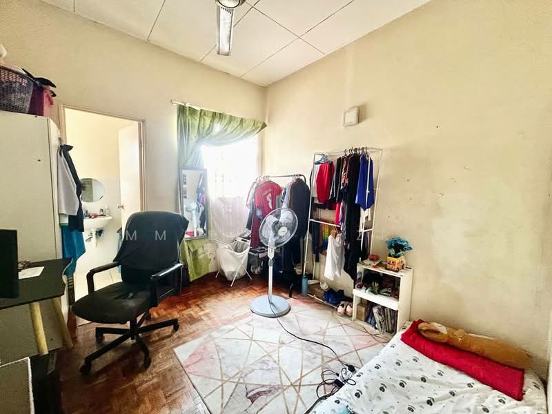 Rumah Teres 2 Tingkat untuk Dijual di Bandar Bukit Mahkota (Bangi) - Ammeer Nadzrai - Bedroom - PropertyGuru.com.my