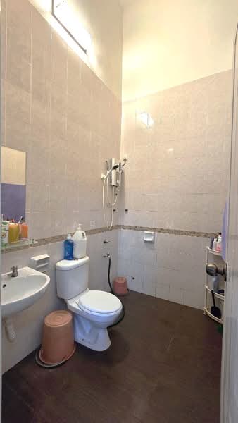 1-storey Terraced House for Sale in Taman Seri Austin (Tebrau) - Karl Lim - Bathroom - PropertyGuru.com.my