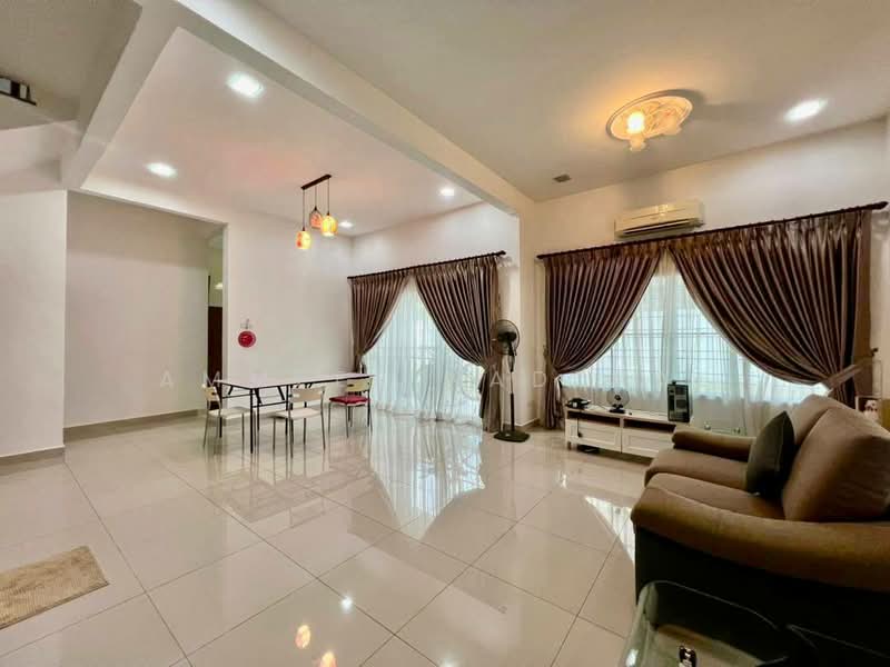 Rumah Berkembar untuk Dijual di Bandar Tasik Kesuma (Beranang) - Ammeer Nadzrai - Living Room - PropertyGuru.com.my