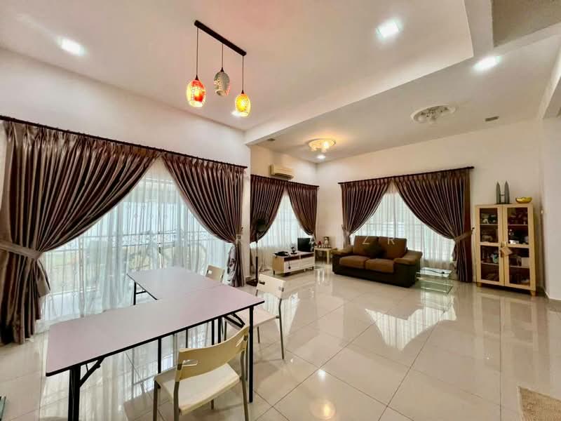 Rumah Berkembar untuk Dijual di Bandar Tasik Kesuma (Beranang) - Ammeer Nadzrai - Living Room - PropertyGuru.com.my
