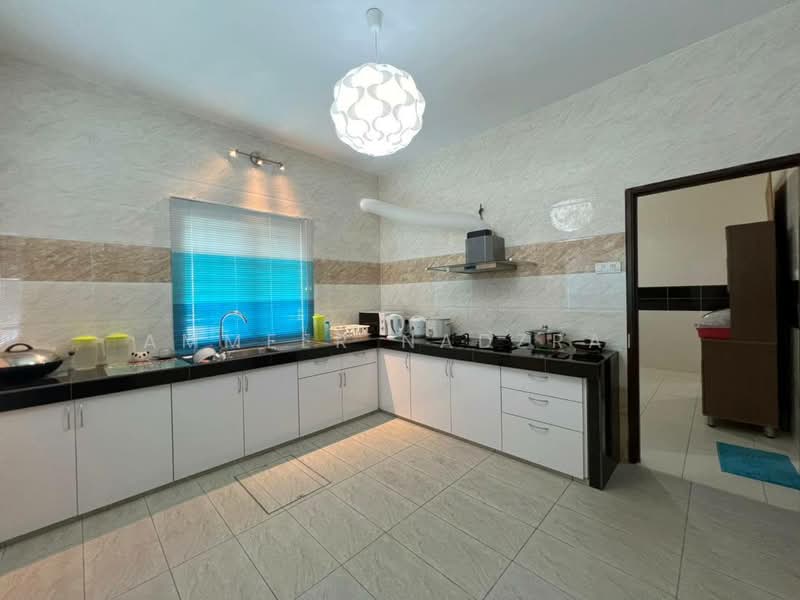 Rumah Berkembar untuk Dijual di Bandar Tasik Kesuma (Beranang) - Ammeer Nadzrai - Kitchen - PropertyGuru.com.my