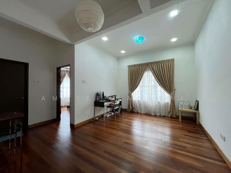 Rumah Berkembar untuk Dijual di Bandar Tasik Kesuma (Beranang) - Ammeer Nadzrai - Living Room - PropertyGuru.com.my