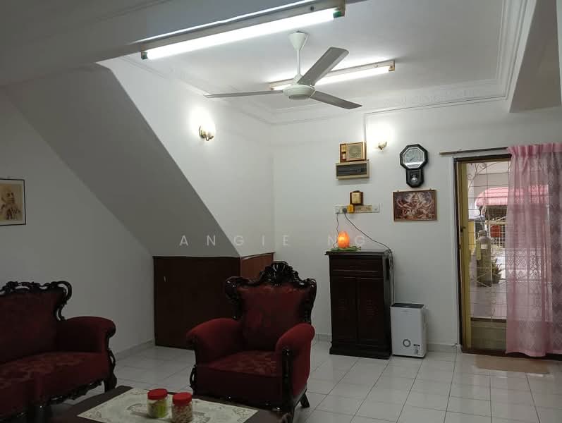Rumah Bandar untuk Dijual di Taman Kota Laksamana (Melaka City) - Angie Ng - Living Room - PropertyGuru.com.my