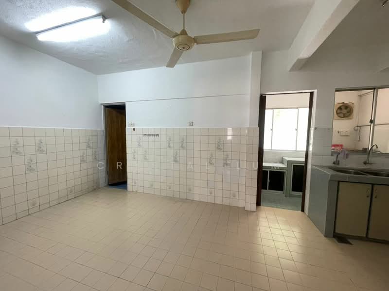 Rumah Teres 3 Tingkat untuk Disewa di Taman Daya (Kepong) - Crystal Lum - Kitchen - PropertyGuru.com.my