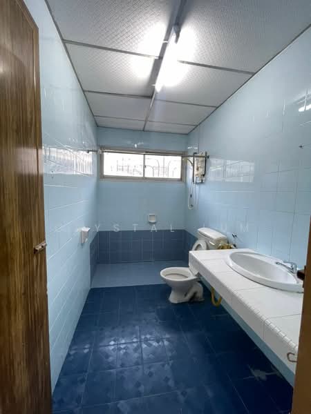 Rumah Teres 3 Tingkat untuk Disewa di Taman Daya (Kepong) - Crystal Lum - Bathroom - PropertyGuru.com.my