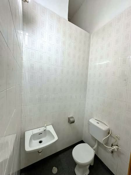 Rumah Teres 1 Tingkat untuk Dijual di Taman Universiti (Skudai) - Karl Lim - Bathroom - PropertyGuru.com.my