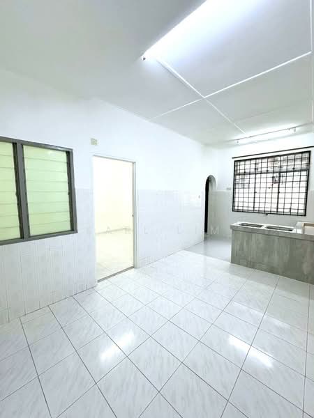 Rumah Teres 1 Tingkat untuk Dijual di Taman Universiti (Skudai) - Karl Lim - Kitchen - PropertyGuru.com.my