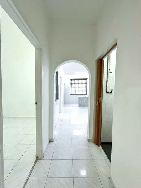 Rumah Teres 1 Tingkat untuk Dijual di Taman Universiti (Skudai) - Karl Lim - Corridor - PropertyGuru.com.my