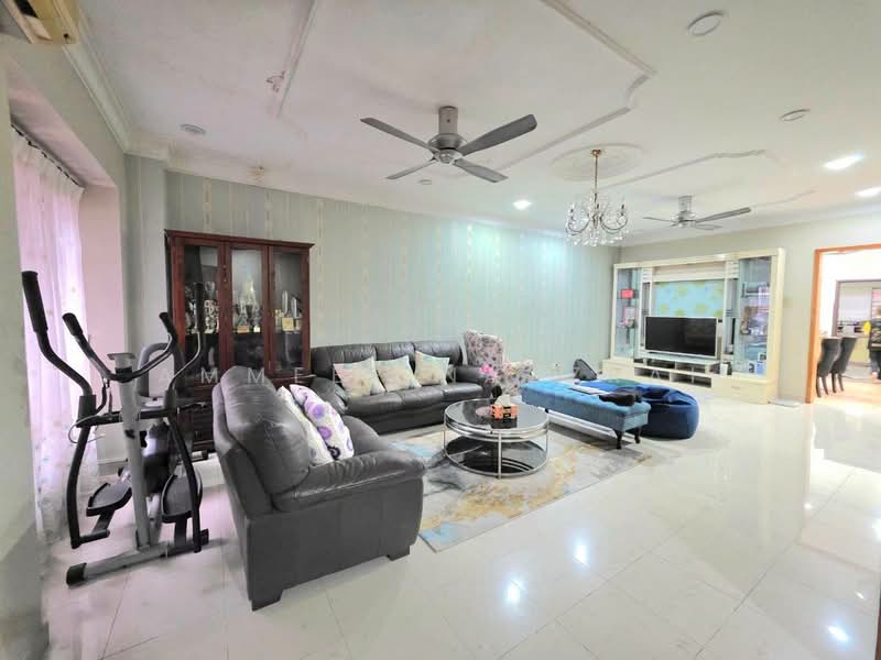 Rumah Teres 2 Tingkat untuk Dijual di Bukit Jelutong (Shah Alam) - Ammeer Nadzrai - Living Room - PropertyGuru.com.my