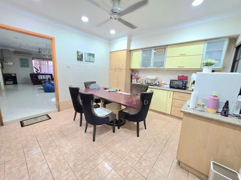 Rumah Teres 2 Tingkat untuk Dijual di Bukit Jelutong (Shah Alam) - Ammeer Nadzrai - Dining Room - PropertyGuru.com.my