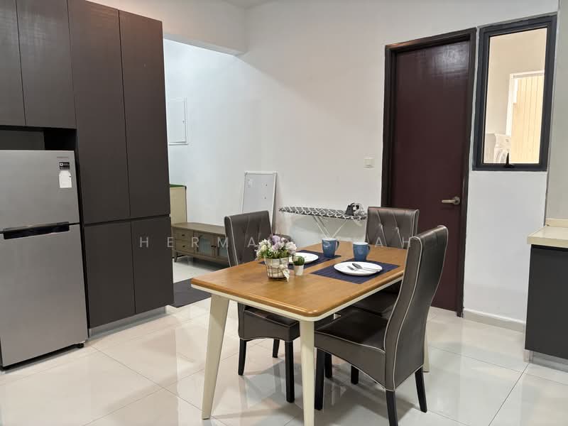 Kondominium untuk Disewa di Royal Strand @ Country Garden Danga Bay - Herman Syah - Dining Room - PropertyGuru.com.my