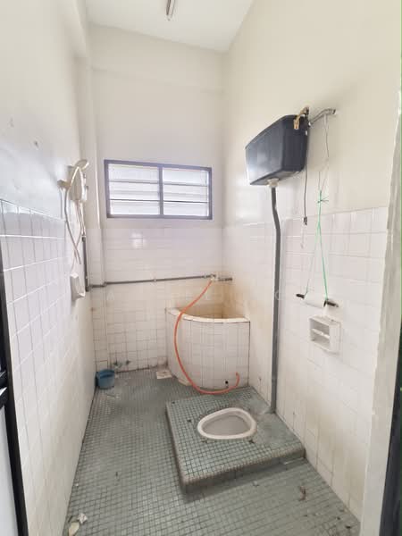 2-storey Terraced House for Sale in Semabok (Melaka) - Angie Ng - Bathroom - PropertyGuru.com.my