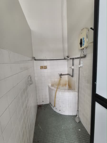 2-storey Terraced House for Sale in Semabok (Melaka) - Angie Ng - Bathroom - PropertyGuru.com.my
