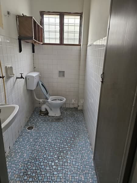 1-storey Terraced House for Sale in Seksyen 8 (Petaling Jaya) - Ken Kum - Bathroom - PropertyGuru.com.my