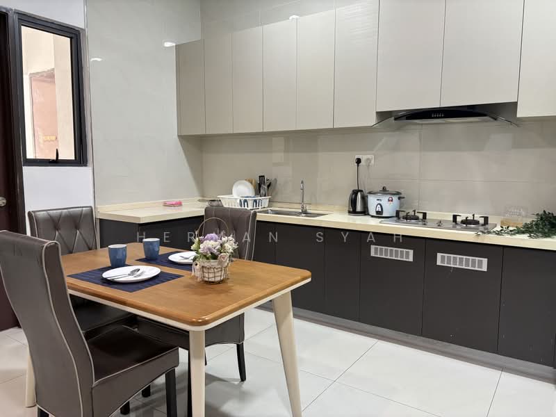 Condominium for Rent at Royal Strand @ Country Garden Danga Bay - Herman Syah - Kitchen - PropertyGuru.com.my