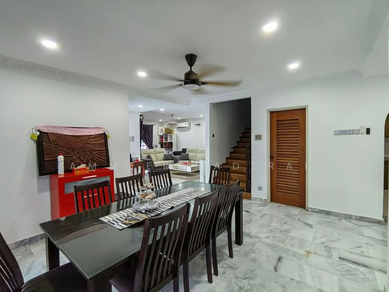 Rumah Berkembar untuk Dijual di Seksyen 9 (Shah Alam) - Ammeer Nadzrai - Dining Room - PropertyGuru.com.my