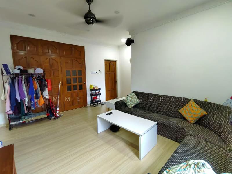 Rumah Berkembar untuk Dijual di Seksyen 9 (Shah Alam) - Ammeer Nadzrai - Living Room - PropertyGuru.com.my