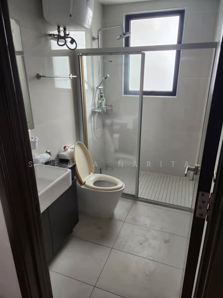 Condominium for Rent at Royal Strand @ Country Garden Danga Bay - Stella Narita - Bathroom - PropertyGuru.com.my