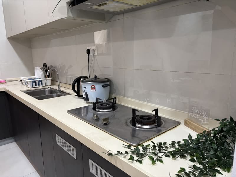 Kondominium untuk Disewa di Royal Strand @ Country Garden Danga Bay - Herman Syah - Kitchen - PropertyGuru.com.my