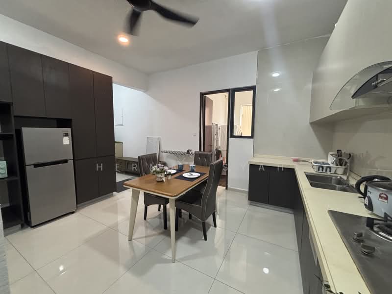 Kondominium untuk Disewa di Royal Strand @ Country Garden Danga Bay - Herman Syah - Kitchen - PropertyGuru.com.my