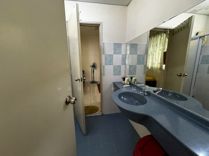 Kondominium untuk Dijual di Platinum Hill PV 5 - Hanif Hanz - Bathroom - PropertyGuru.com.my