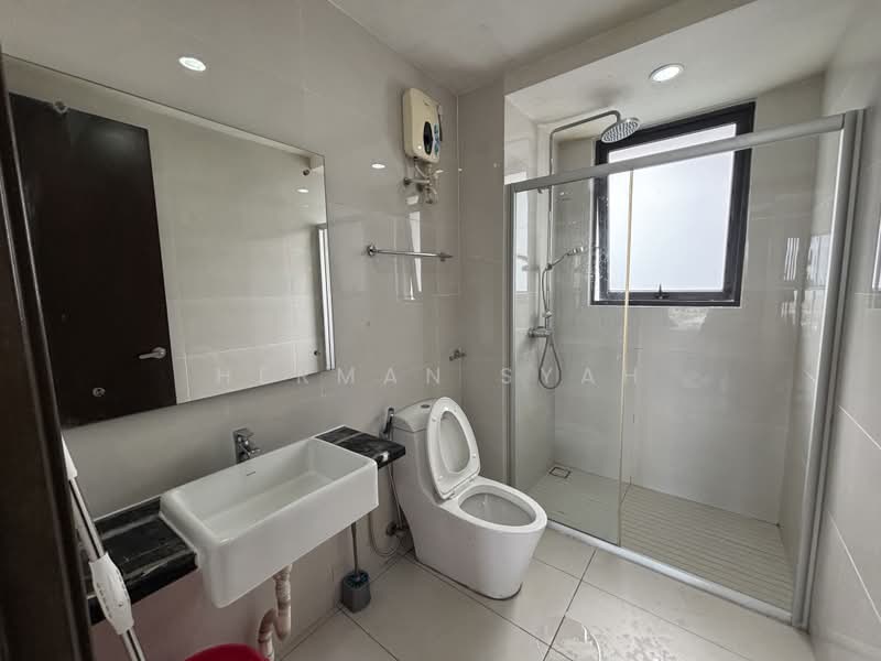 Condominium for Rent at Bay Point @ Country Garden Danga Bay - Herman Syah - Bathroom - PropertyGuru.com.my