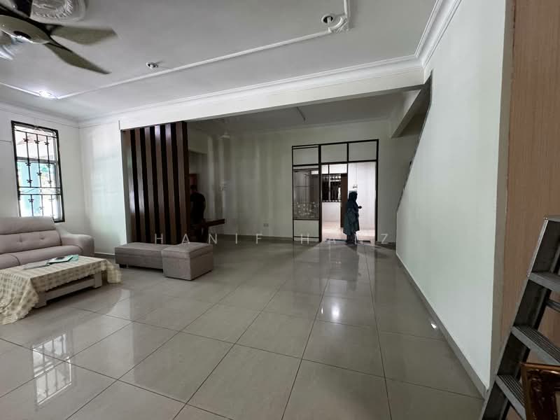 Semi-Detached House for Sale in Taman Kajang Impian (Kajang) - Hanif Hanz - Living Room - PropertyGuru.com.my