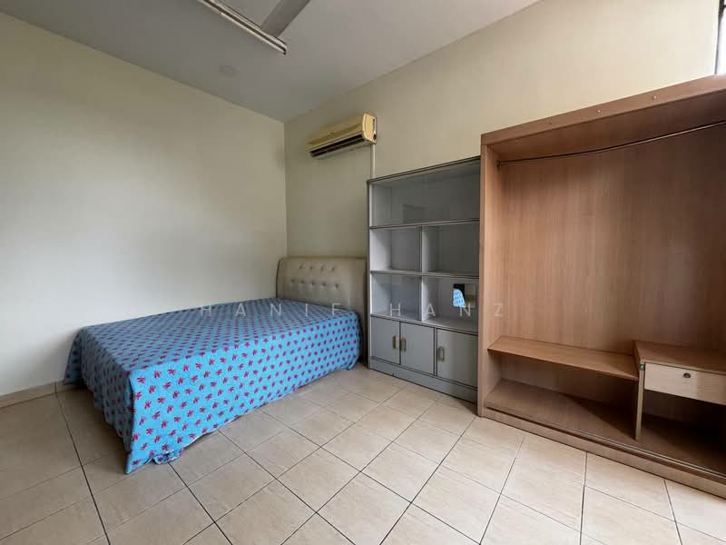 Semi-Detached House for Sale in Taman Kajang Impian (Kajang) - Hanif Hanz - Bedroom - PropertyGuru.com.my