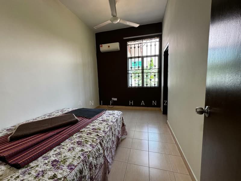 Semi-Detached House for Sale in Taman Kajang Impian (Kajang) - Hanif Hanz - Bedroom - PropertyGuru.com.my