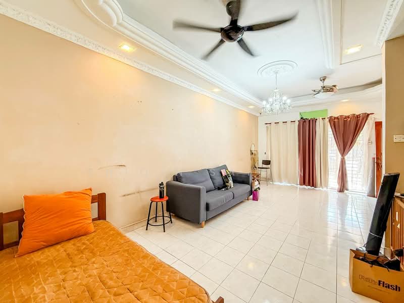 2-storey Terraced House for Sale in U16, Taman Bukit Subang (Shah Alam) - Shiqin Saidin - Living Room - PropertyGuru.com.my