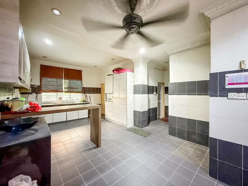 2-storey Terraced House for Sale in U16, Taman Bukit Subang (Shah Alam) - Shiqin Saidin - Kitchen - PropertyGuru.com.my