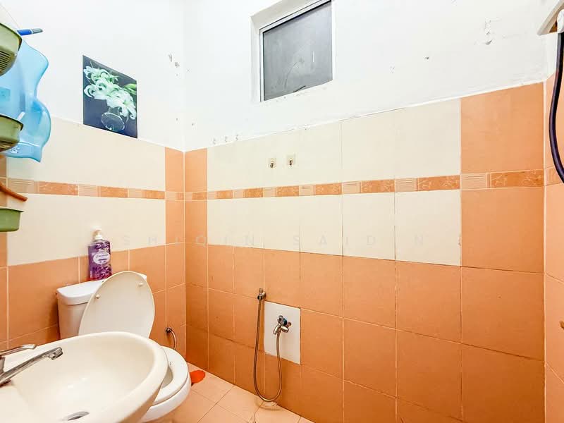 2-storey Terraced House for Sale in U16, Taman Bukit Subang (Shah Alam) - Shiqin Saidin - Bathroom - PropertyGuru.com.my