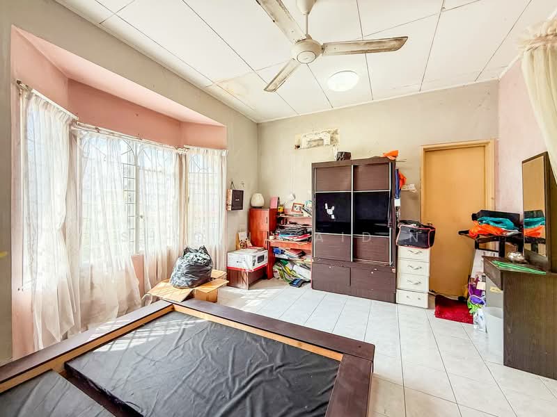 2-storey Terraced House for Sale in U16, Taman Bukit Subang (Shah Alam) - Shiqin Saidin - Bedroom - PropertyGuru.com.my