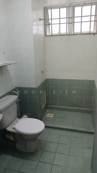 Kondominium untuk Dijual di Desa Golf Condominium - Boon Siew - Bathroom - PropertyGuru.com.my