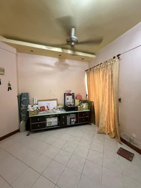 Pangsapuri untuk Dijual di Desa Bayan Apartment - Boon Siew - Living Room - PropertyGuru.com.my