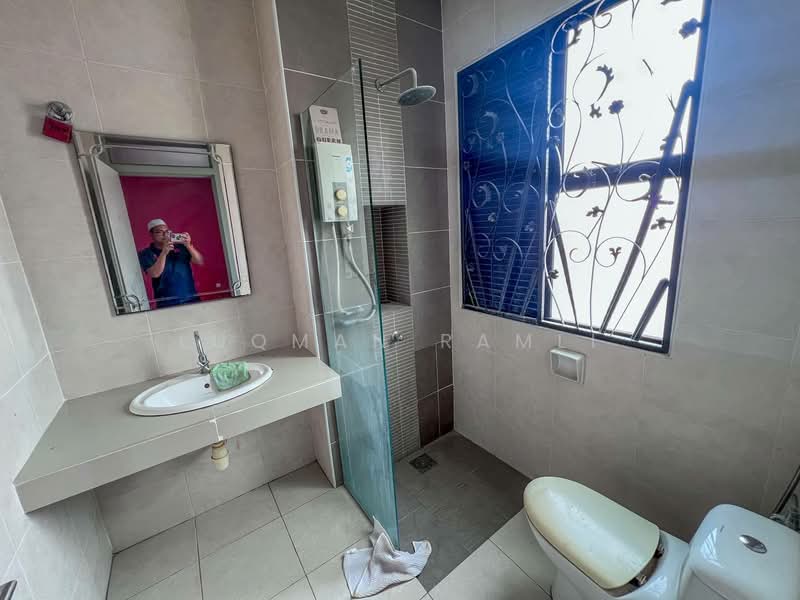 3-storey Terraced House for Sale in Alam Damai (Cheras) - Luqman Ramli - Bathroom - PropertyGuru.com.my